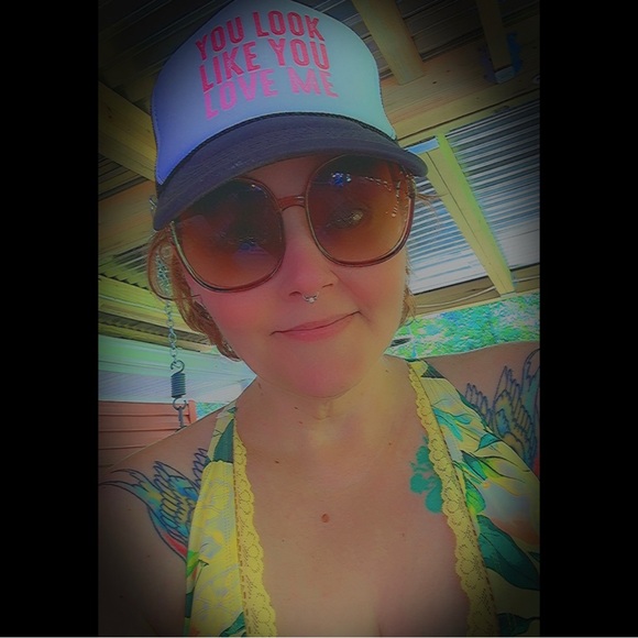 Meet your Posher, Sarah - Picture 1 of 5